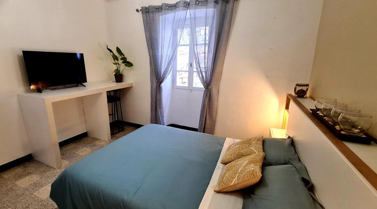 Bed and Breakfast Lou Mouli Di Baou Labeaume Exterior foto